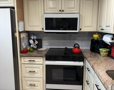 2402 Antigua Circle - Photo Thumbnail 2