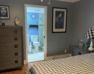 2402 Antigua Circle - Photo Thumbnail 22