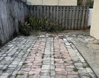 2733 Ne 1st Terrace - Photo Thumbnail 24