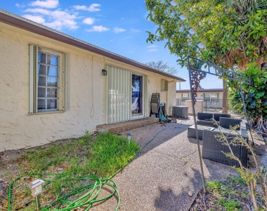 2733 Ne 1st Terrace - Photo Thumbnail 11
