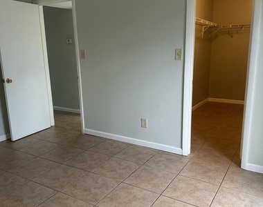 2733 Ne 1st Terrace - Photo Thumbnail 25