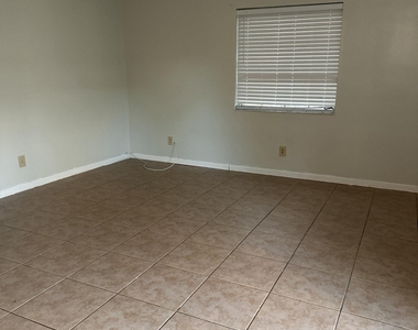 2733 Ne 1st Terrace - Photo Thumbnail 37