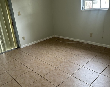 2733 Ne 1st Terrace - Photo Thumbnail 12