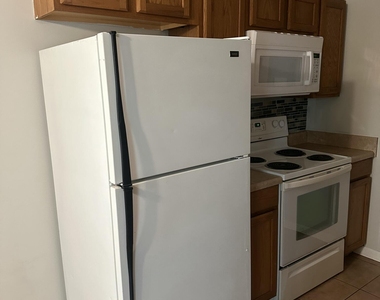 2733 Ne 1st Terrace - Photo Thumbnail 19
