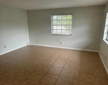 2733 Ne 1st Terrace - Photo Thumbnail 16