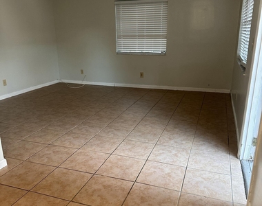 2733 Ne 1st Terrace - Photo Thumbnail 20