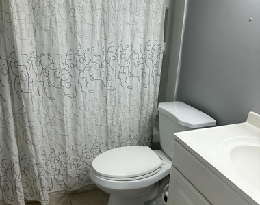 2733 Ne 1st Terrace - Photo Thumbnail 13