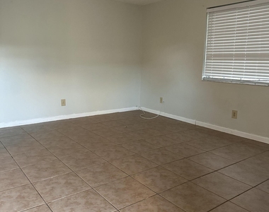 2733 Ne 1st Terrace - Photo Thumbnail 35