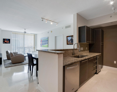 550 Okeechobee Boulevard - Photo Thumbnail 2