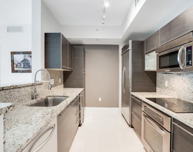 550 Okeechobee Boulevard - Photo Thumbnail 1