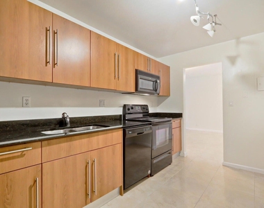 3001 S Ocean Drive - Photo Thumbnail 9