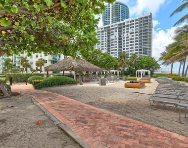 3001 S Ocean Drive - Photo Thumbnail 12