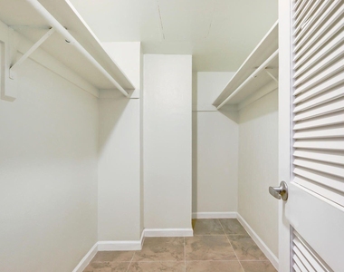 3001 S Ocean Drive - Photo Thumbnail 6