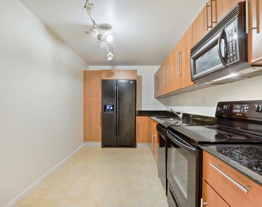 3001 S Ocean Drive - Photo Thumbnail 11