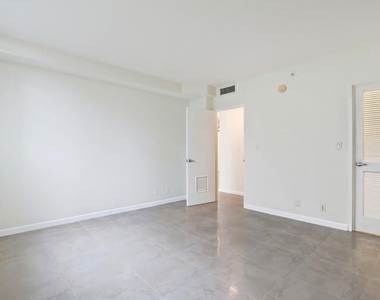 3001 S Ocean Drive - Photo Thumbnail 7