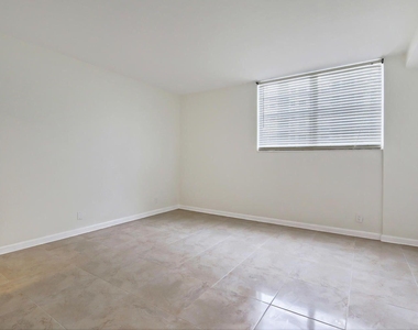 3001 S Ocean Drive - Photo Thumbnail 8