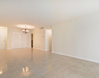 3001 S Ocean Drive - Photo Thumbnail 4