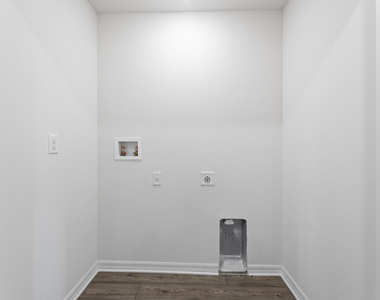 1597 Se Berkshire Boulevard - Photo Thumbnail 24