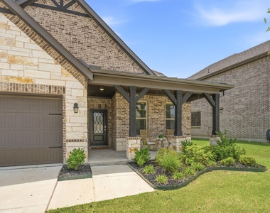 905 Bluebell Street - Photo Thumbnail 2