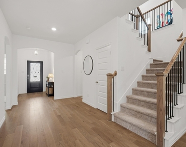 905 Bluebell Street - Photo Thumbnail 7
