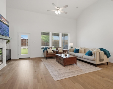 905 Bluebell Street - Photo Thumbnail 15