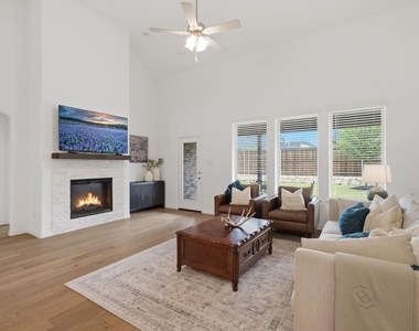 905 Bluebell Street - Photo Thumbnail 3