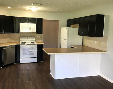7721 Stone Harbour Drive - Photo Thumbnail 6