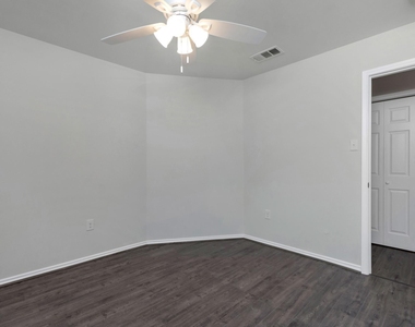 8112 Arbor Avenue - Photo Thumbnail 15