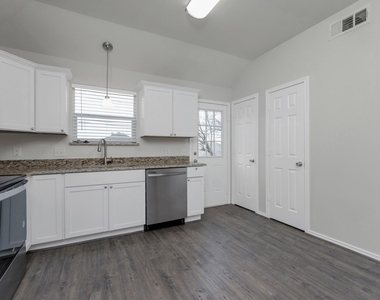8112 Arbor Avenue - Photo Thumbnail 8