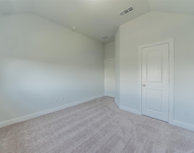 921 Bayberry Drive - Photo Thumbnail 23