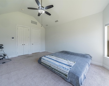 921 Bayberry Drive - Photo Thumbnail 10