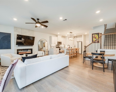 2618 La Cala Drive - Photo Thumbnail 1