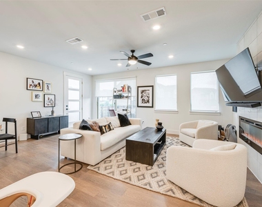 2618 La Cala Drive - Photo Thumbnail 5