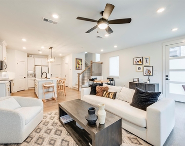 2618 La Cala Drive - Photo Thumbnail 4