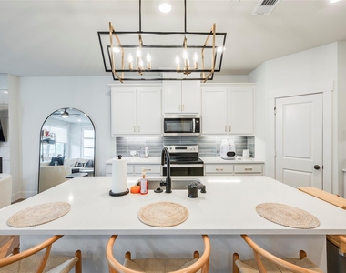 2618 La Cala Drive - Photo Thumbnail 8