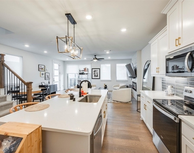 2618 La Cala Drive - Photo Thumbnail 9