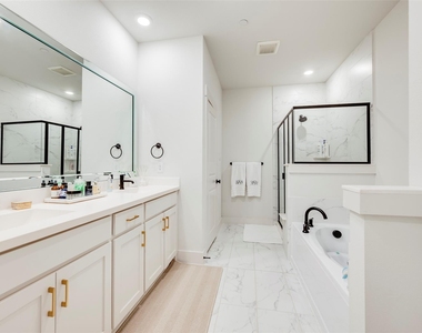 2618 La Cala Drive - Photo Thumbnail 17