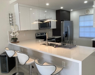 565 Oaks Lane - Photo Thumbnail 28