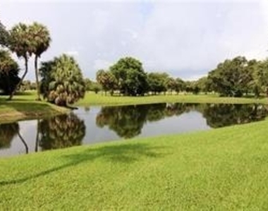 565 Oaks Lane - Photo Thumbnail 3