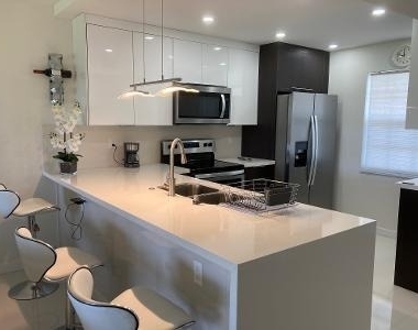 565 Oaks Lane - Photo Thumbnail 1