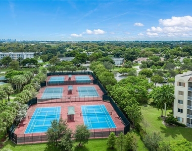565 Oaks Lane - Photo Thumbnail 16