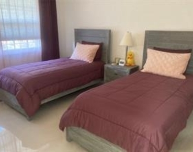 565 Oaks Lane - Photo Thumbnail 8