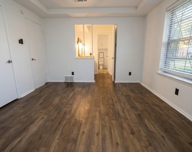 506 N Royal Oak Drive - Photo Thumbnail 5