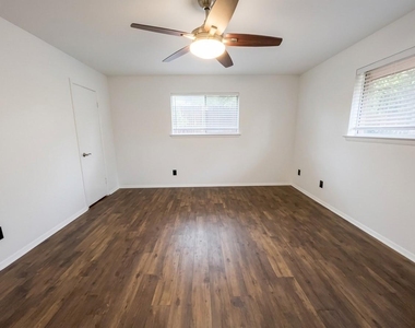 506 N Royal Oak Drive - Photo Thumbnail 9
