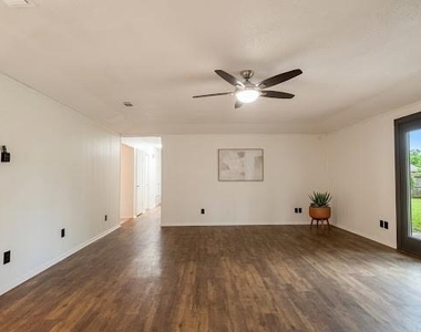 506 N Royal Oak Drive - Photo Thumbnail 1