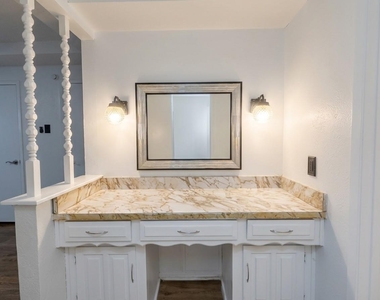 506 N Royal Oak Drive - Photo Thumbnail 6