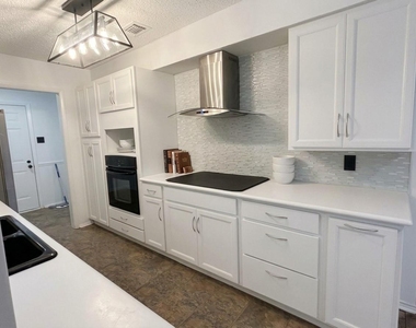 506 N Royal Oak Drive - Photo Thumbnail 4