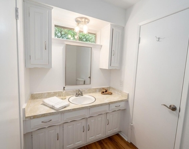 506 N Royal Oak Drive - Photo Thumbnail 12