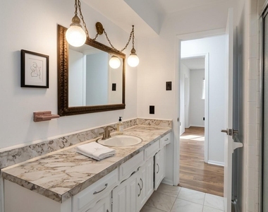 506 N Royal Oak Drive - Photo Thumbnail 7