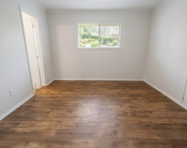 506 N Royal Oak Drive - Photo Thumbnail 10